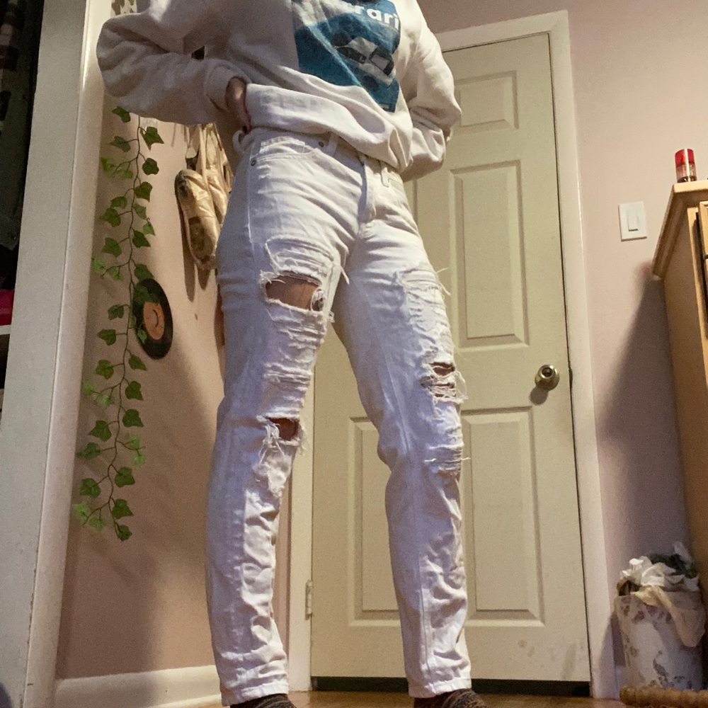 American Eagle ripped white jeans size 2
